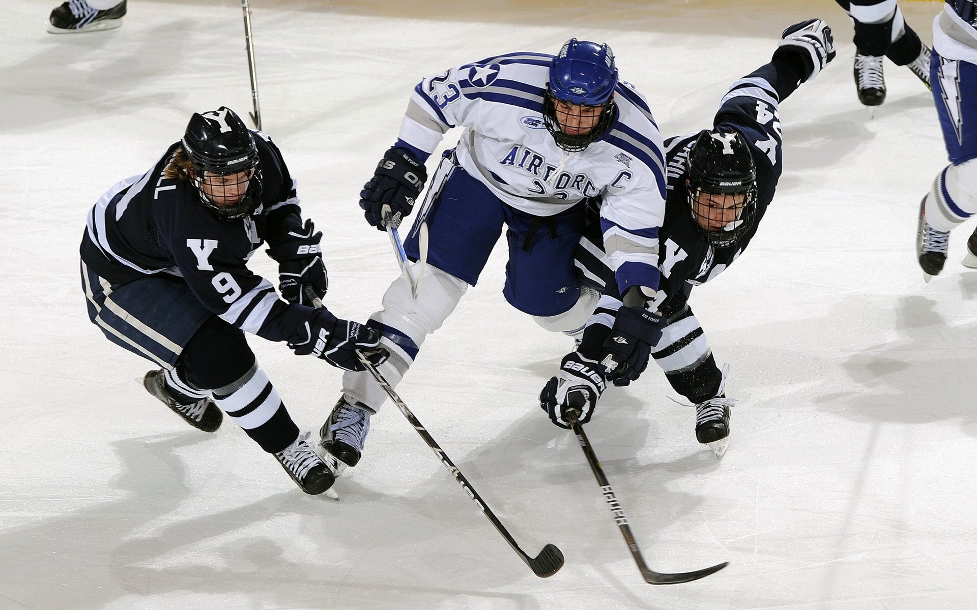 跨界合作案例频繁:品牌与战队共同创造行业价值,跨界品牌联合的前因后果研究